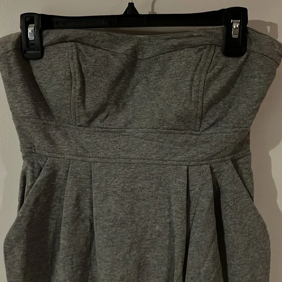 Light gray strapless dress. Size medium - Picture 2 of 3